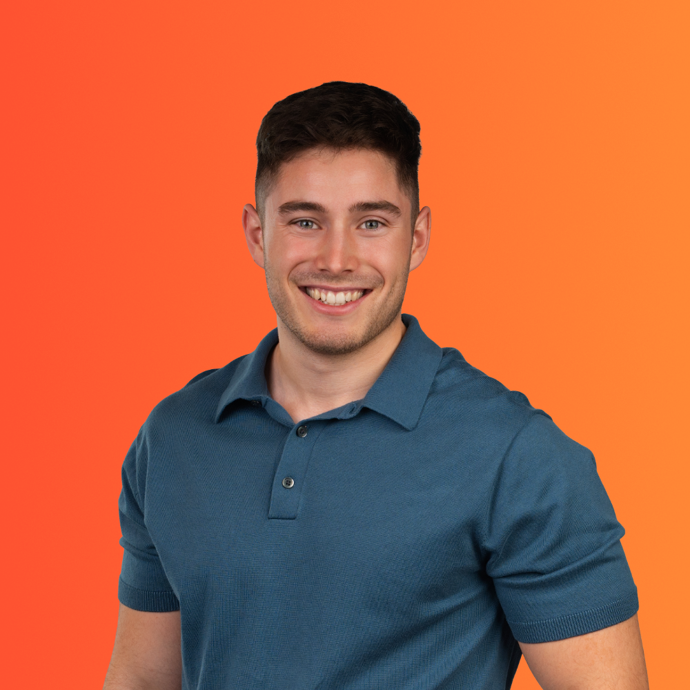 Niko Hezel im blauen Poloshirt